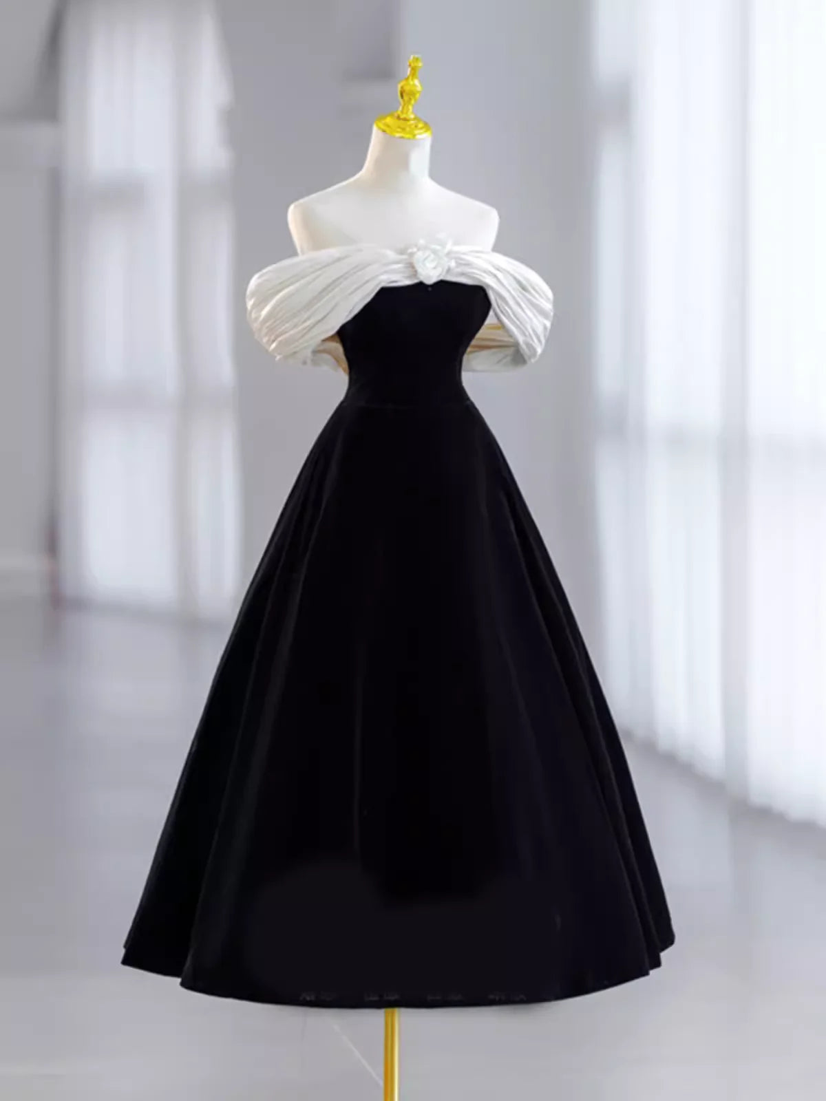 TingPo Wholesale Pretty Ball Gown Off The Shoulder Black Velvet Evening Party Dress Prom Dresses With Flower