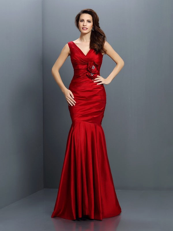 Wholesale Trumpet/Mermaid V-neck Hand-Made Flower Sleeveless Long Taffeta Bridesmaid Dresses