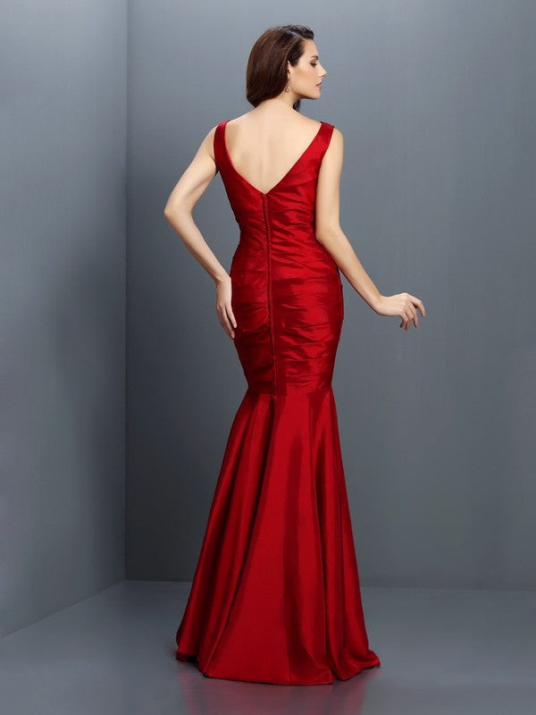 Wholesale Trumpet/Mermaid V-neck Hand-Made Flower Sleeveless Long Taffeta Bridesmaid Dresses