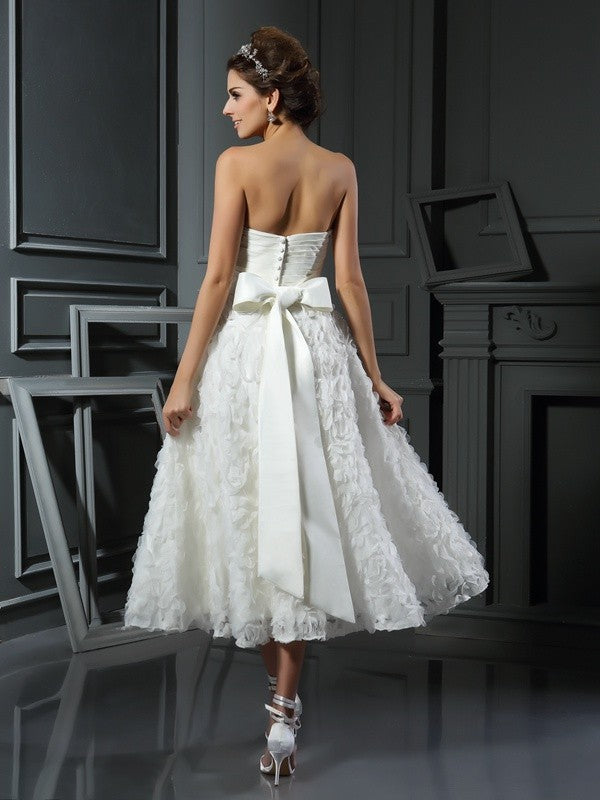 Wholesale A-Line/Princess Sweetheart Bowknot Sleeveless Short Lace Wedding Dresses