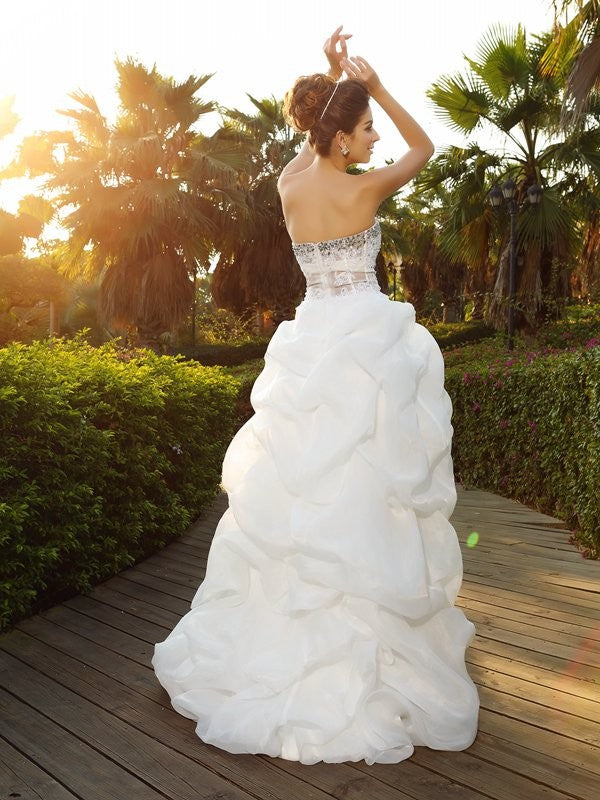 Wholesale A-Line/Princess Sweetheart Beading Sleeveless High Low Organza Wedding Dresses