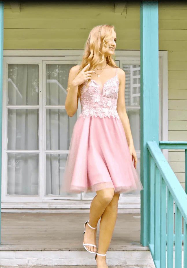 Wholesale A Line Spaghetti Straps V Neck Sleeveless Applique Tulle Homecoming Dress