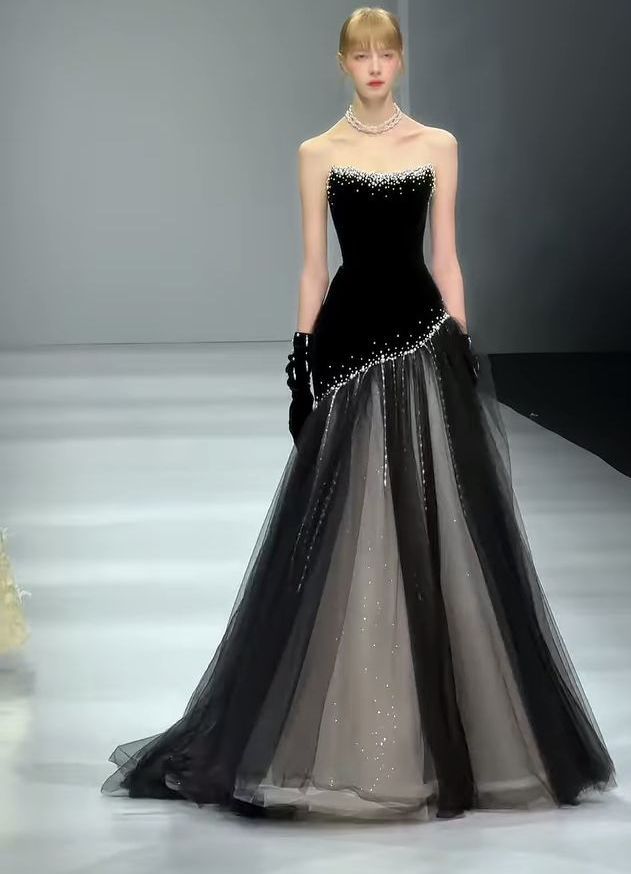 Elegant Black Velvet & Tulle Strapless Beaded Trim Color-Block A-Line Train Prom Dress