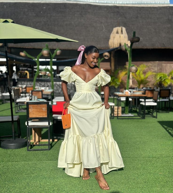 TingPo Wholesale Elegant Vintage A Line V Neckline Light Yellow Satin Evening Dress Prom Dresses Long Birthday Outfits