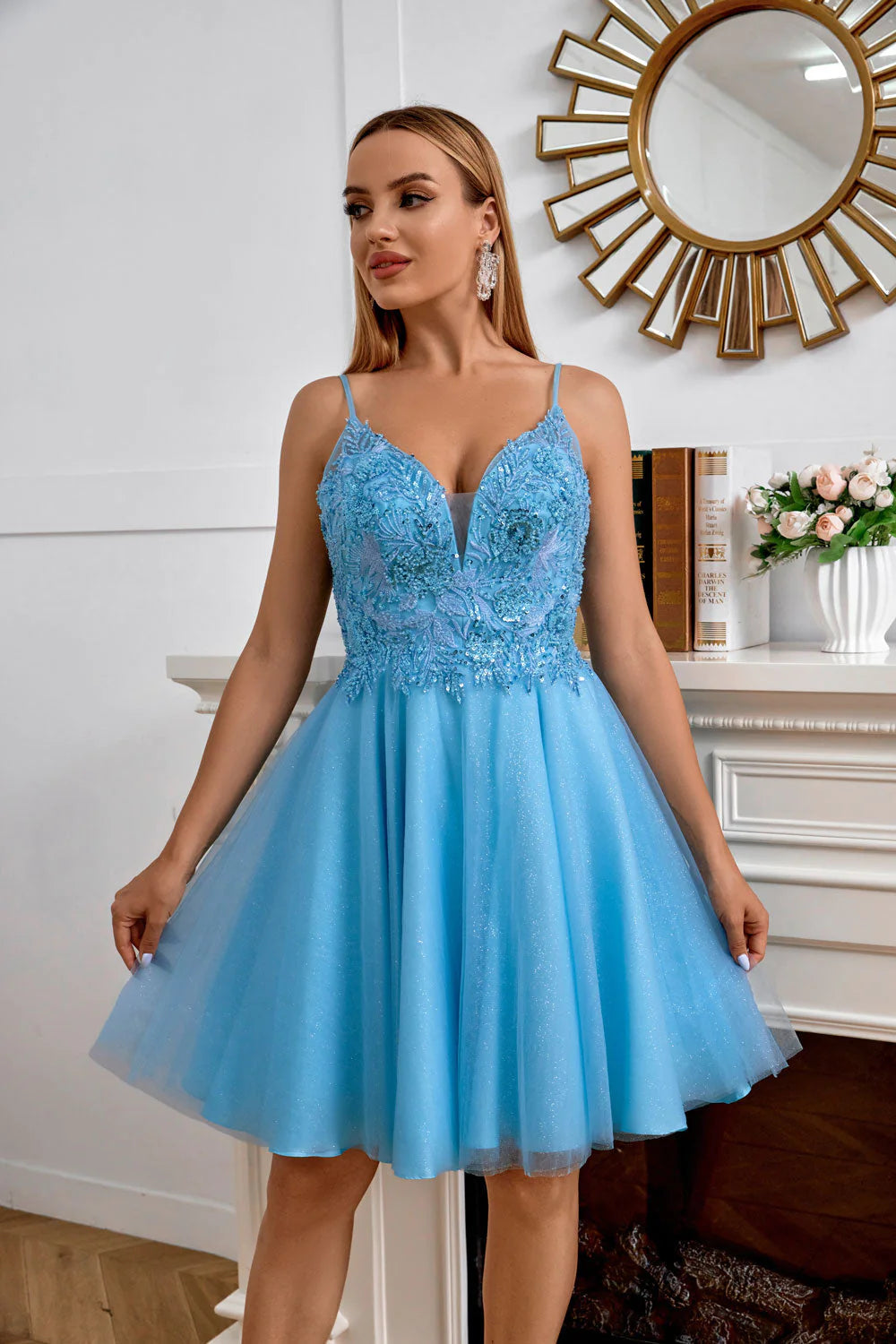 Wholesale Exquisite Blue A Line Spaghetti Straps V Neck Sleeveless Applique Tulle Homecoming Dress