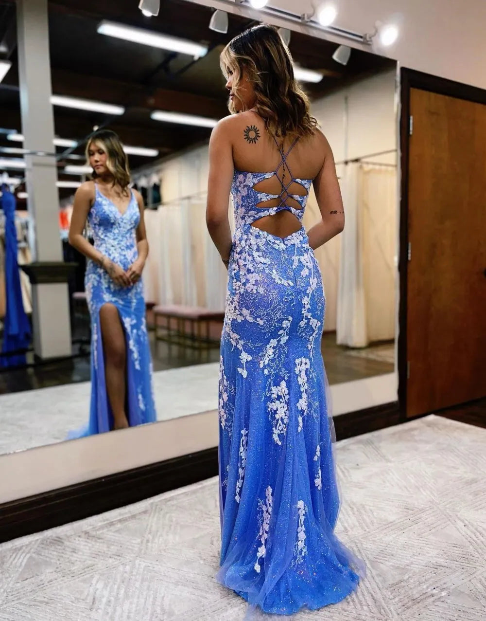 Wholesale Gorgeous Mermaid V-Neck Prom Dress With Appliques
