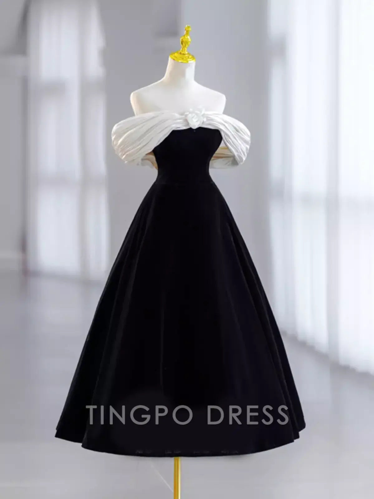 TingPo Wholesale Pretty Ball Gown Off The Shoulder Black Velvet Evening Party Dress Prom Dresses With Flower