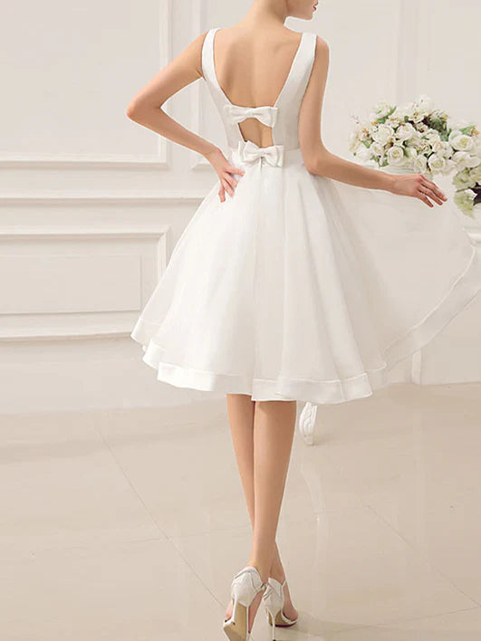 Wholesale A-Line/Princess Scoop Knee-Length Wedding Dress