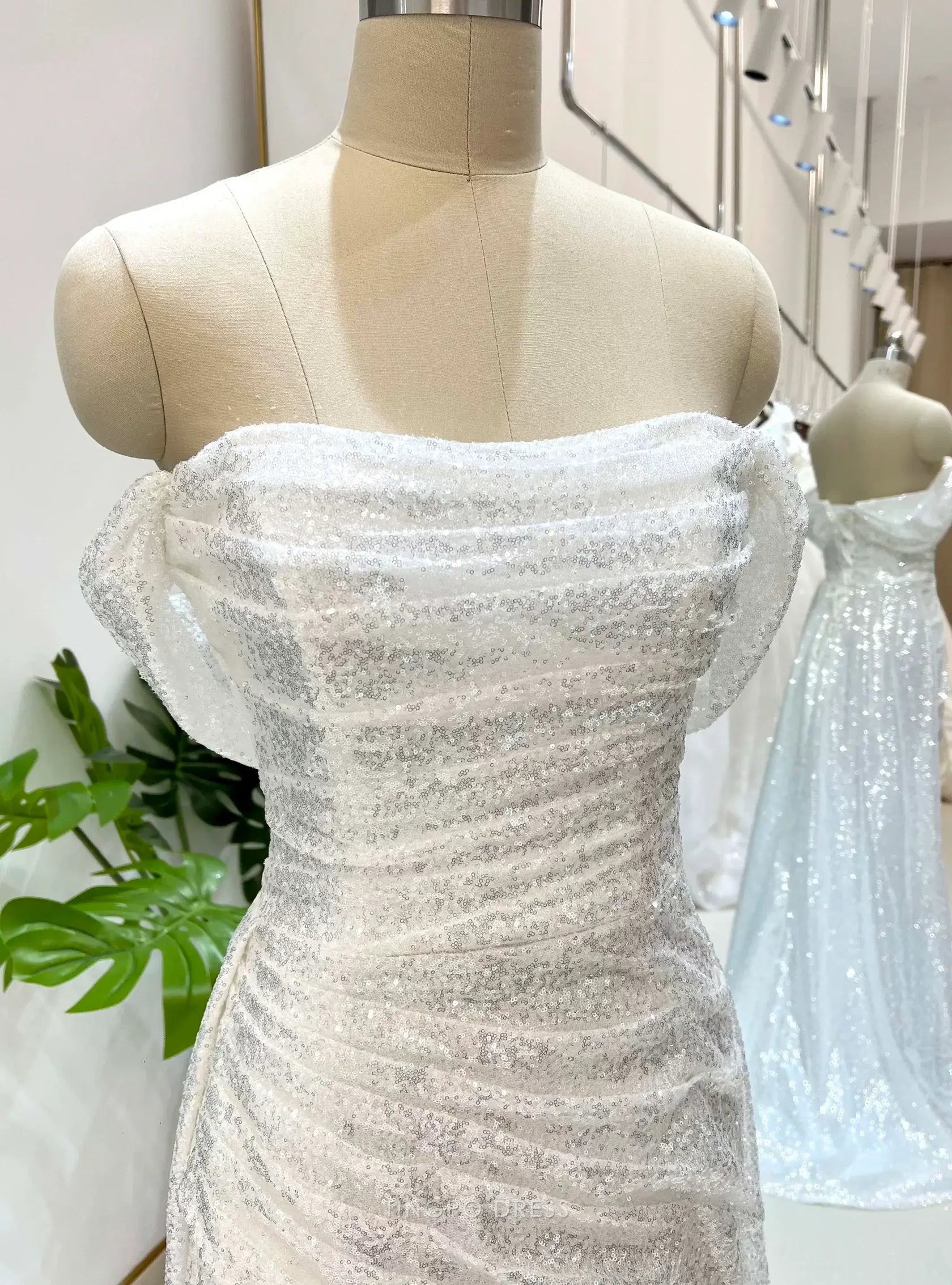 TingPo Wholesale Simple Mermaid Strapless Floor Length Sleeveless Sequin Prom Dress