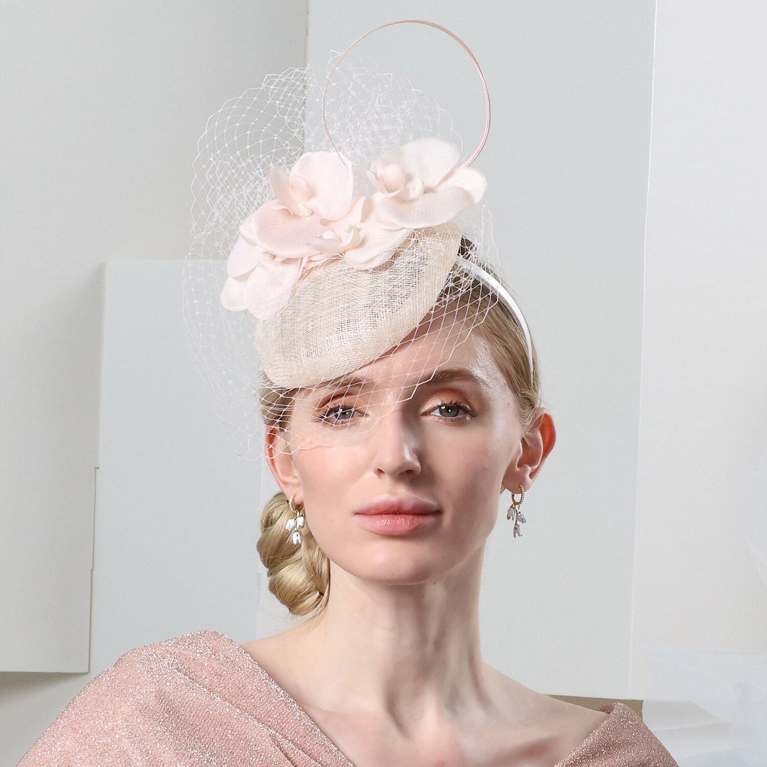 Wholesale Headbands Hats Tulle Net Cloche Hat Top Hat Veil Hat Evening Party Horse Race Elegant Wedding With Floral Face Veil Headpiece Headwear