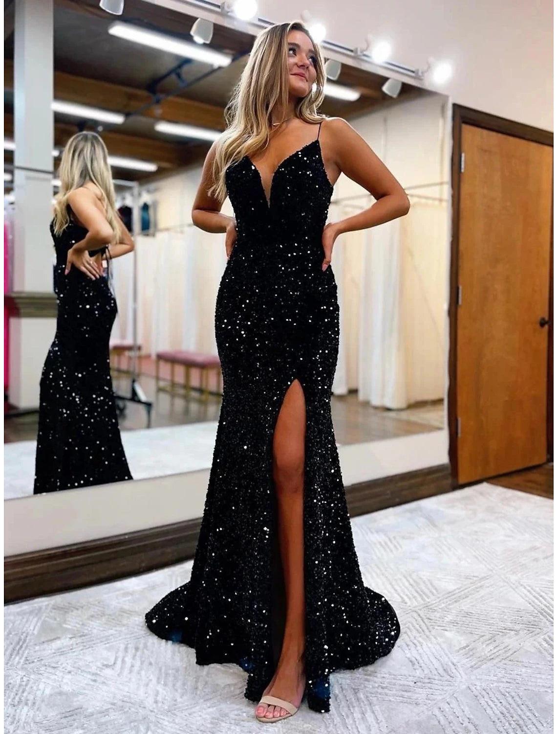 Wholesale  Mermaid / Trumpet Prom Dresses Sparkle & Shine Dress Formal Wedding Party Court Train Sleeveless V Neck Sequined Backless with Sequin Slit