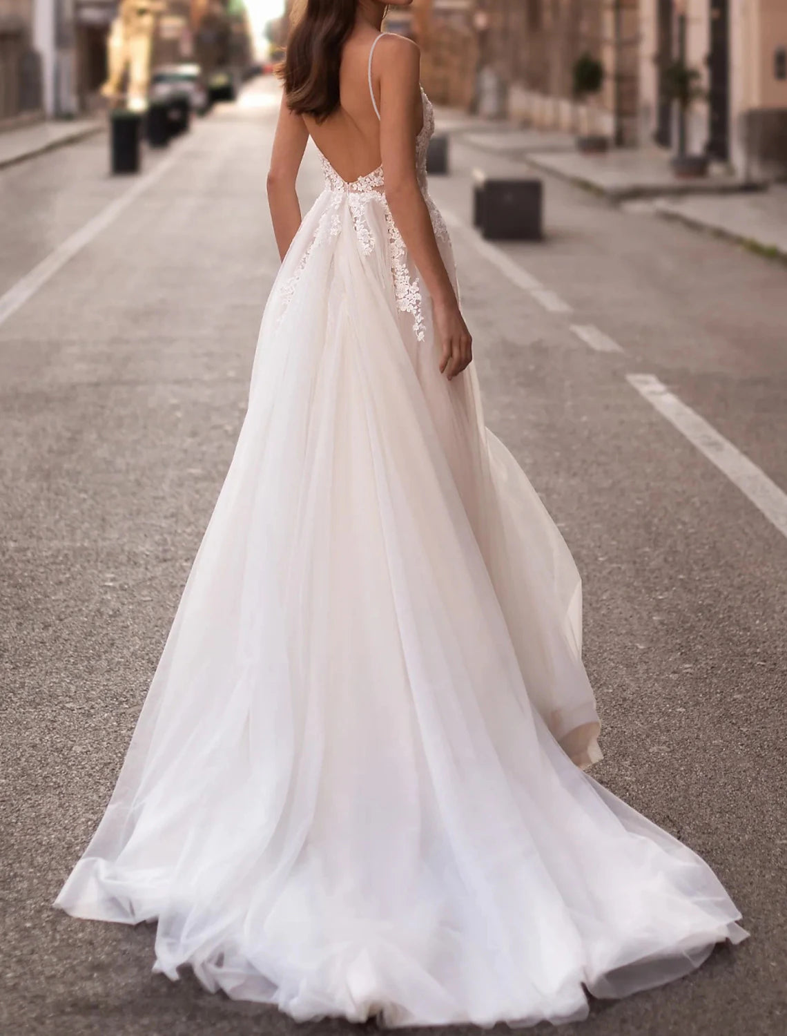 Wholesale Beach Boho Wedding Dresses A-Line Camisole V Neck Sleeveless Court Train Tulle Bridal Gowns With Embroidery Appliques
