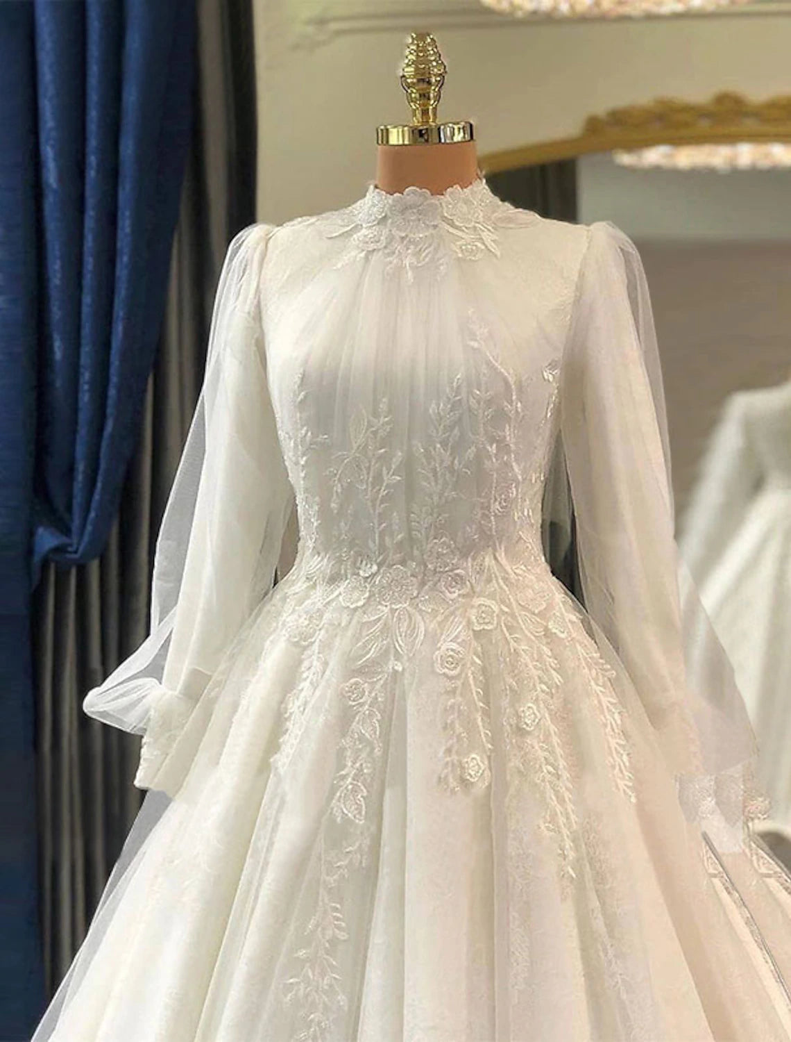 Wholesale  Engagement Vintage 1940s / 1950s Formal Fall Wedding Dresses Ball Gown High Neck Long Sleeve Court Train Lace Bridal Gowns With Pleats Appliques Summer Wedding Party