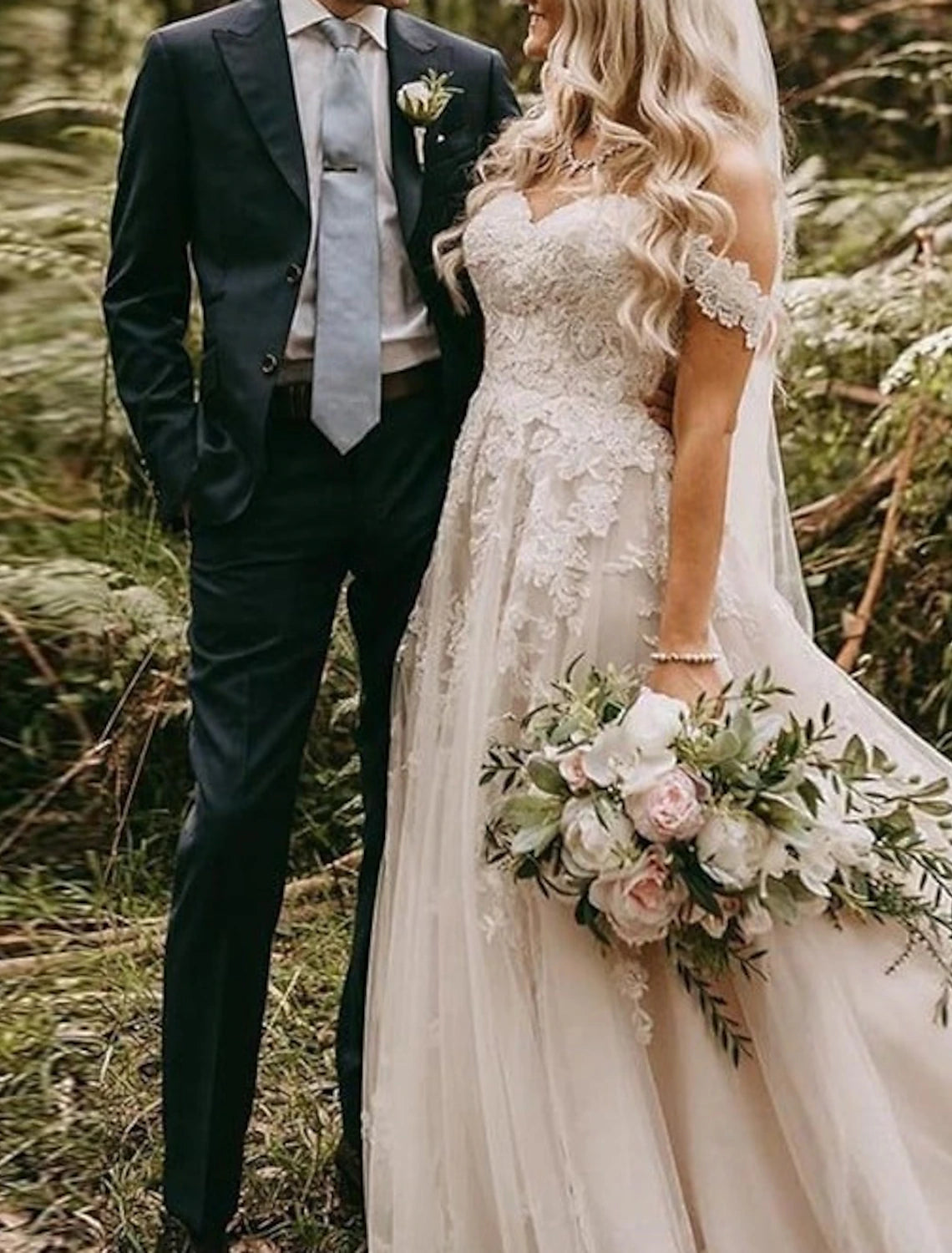 Wholesale Beach Boho Wedding Dresses A-Line Off Shoulder Cap Sleeve Court Train Lace Bridal Gowns With Appliques Solid Color