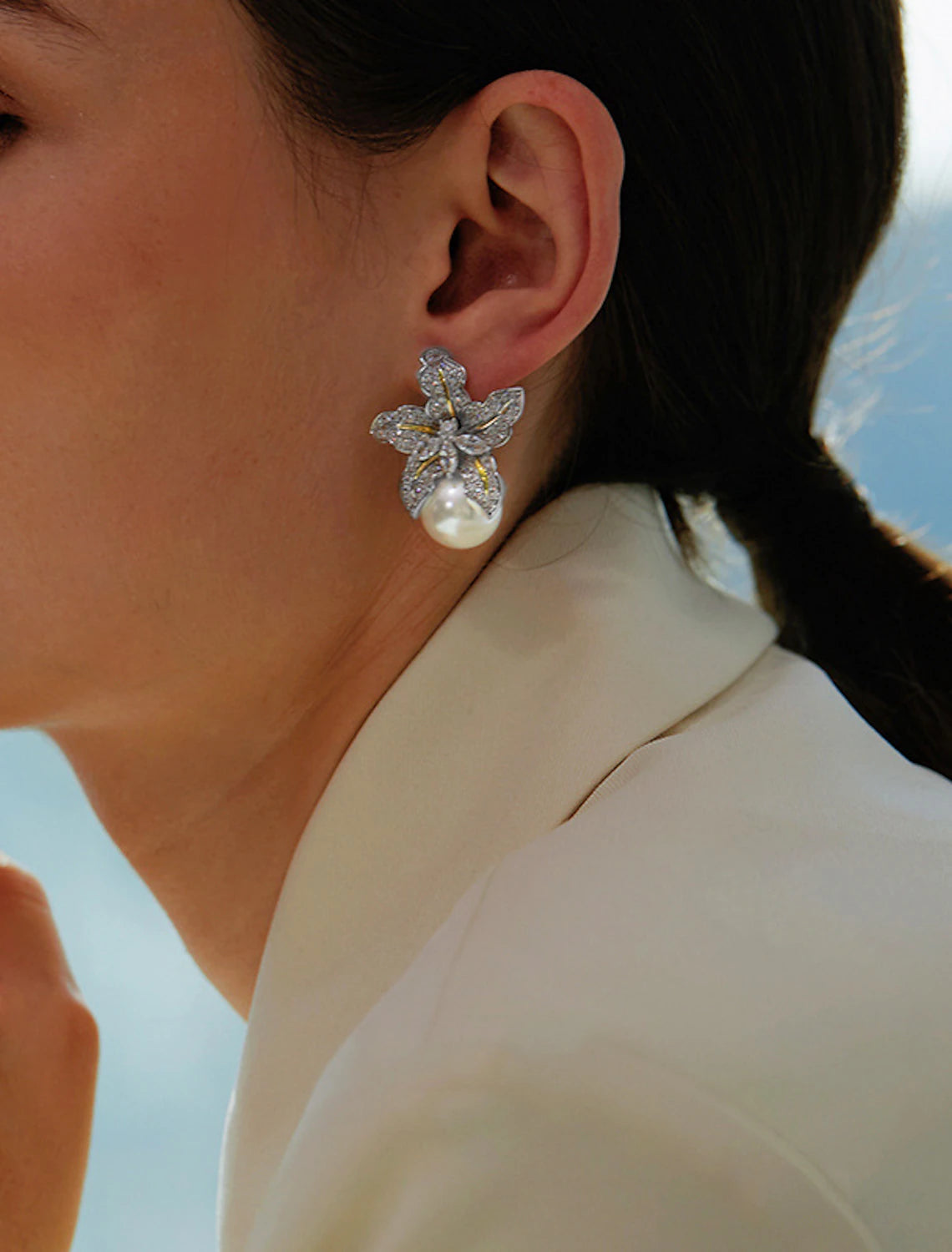 Wholesale Women's Pearl Stud Earrings Fine Jewelry Classic Precious Petal Personalized Stylish Earrings Jewelry Gold / White For Gift Festival 1 Pair