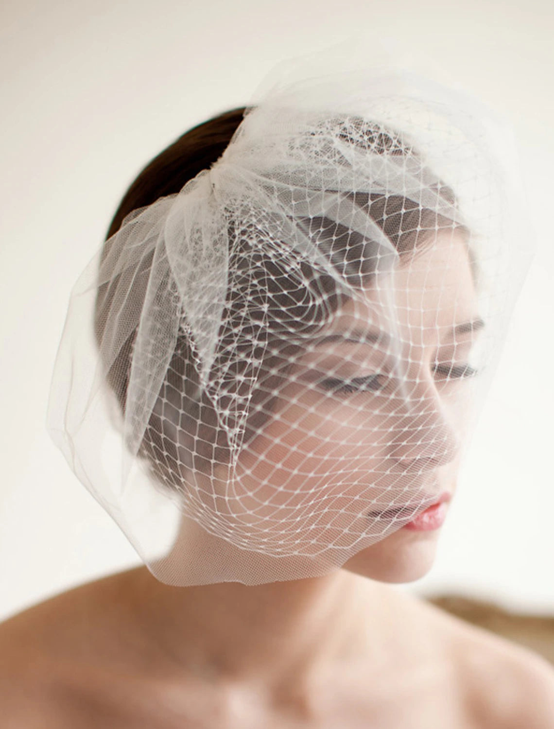Wholesale Two-tier Vintage Style / Classic Style / Birthday Wedding Veil Blusher Veils / Birdcage Veils with Pure Color Tulle