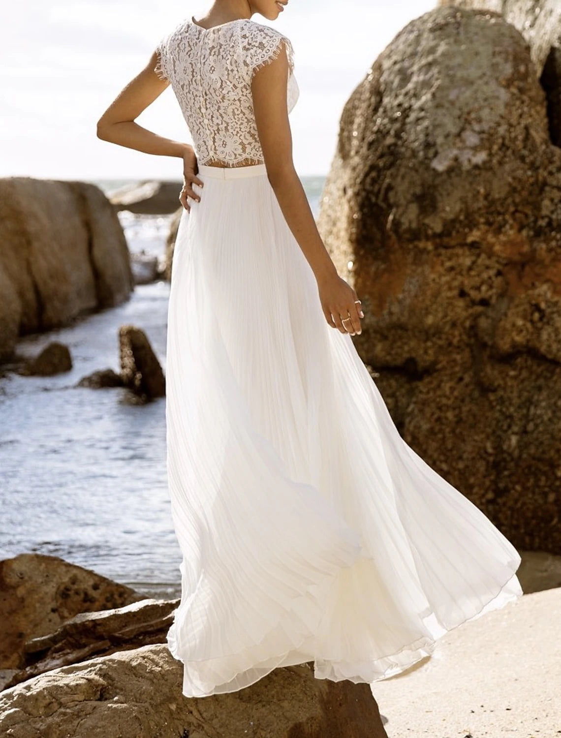 Wholesale Beach Boho Wedding Dresses Two Piece Scoop Neck Sleeveless Floor Length Chiffon Bridal Suits Bridal Gowns With Appliques Solid Color