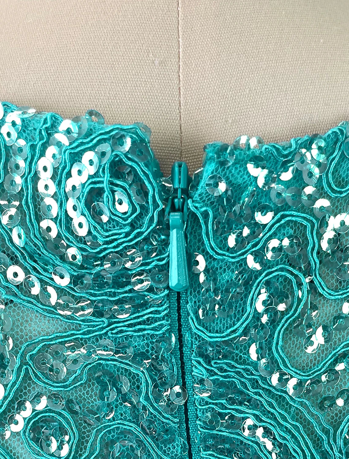 Wholesale A-Line Evening Gown Tiered Prom Dress Formal Sweep / Brush Train Sleeveless Jewel Neck Chiffon with Rhinestone