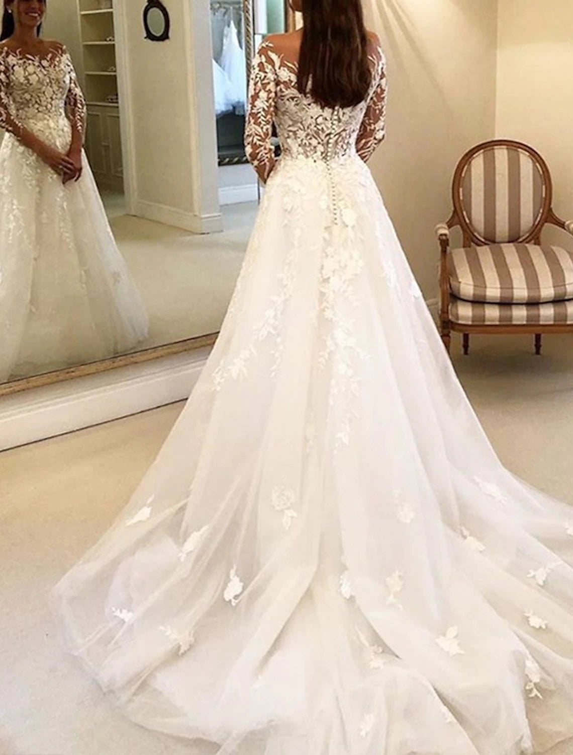 Wholesale Vintage Formal Wedding Dresses Ball Gown Off Shoulder Long Sleeve Chapel Train Lace Bridal Gowns With Buttons Appliques