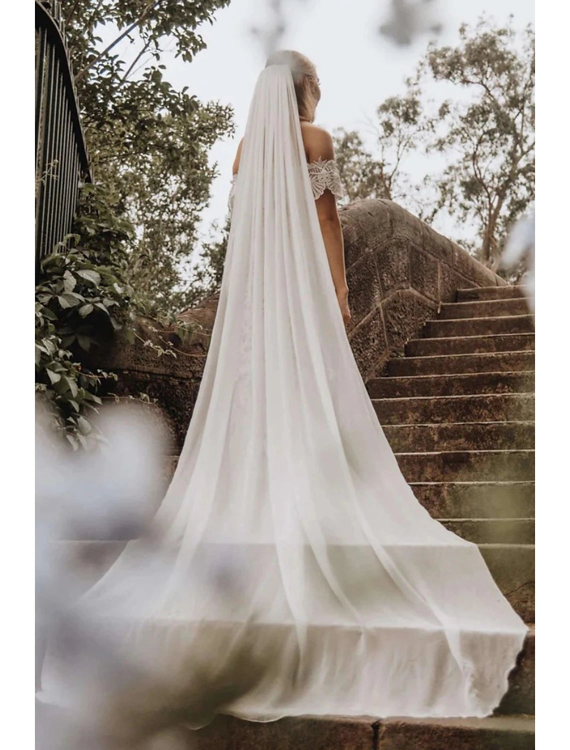 Wholesale One-tier Simple / Classic Style Wedding Veil Cathedral Veils with Pure Color 110.24 in (280cm) Chiffon