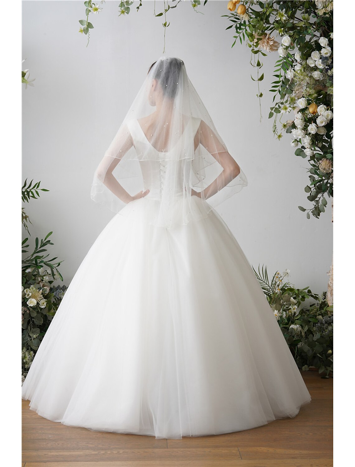 Wholesale Two-tier Pearls Wedding Veil Fingertip Veils with Faux Pearl 84.65 in (215cm) Tulle