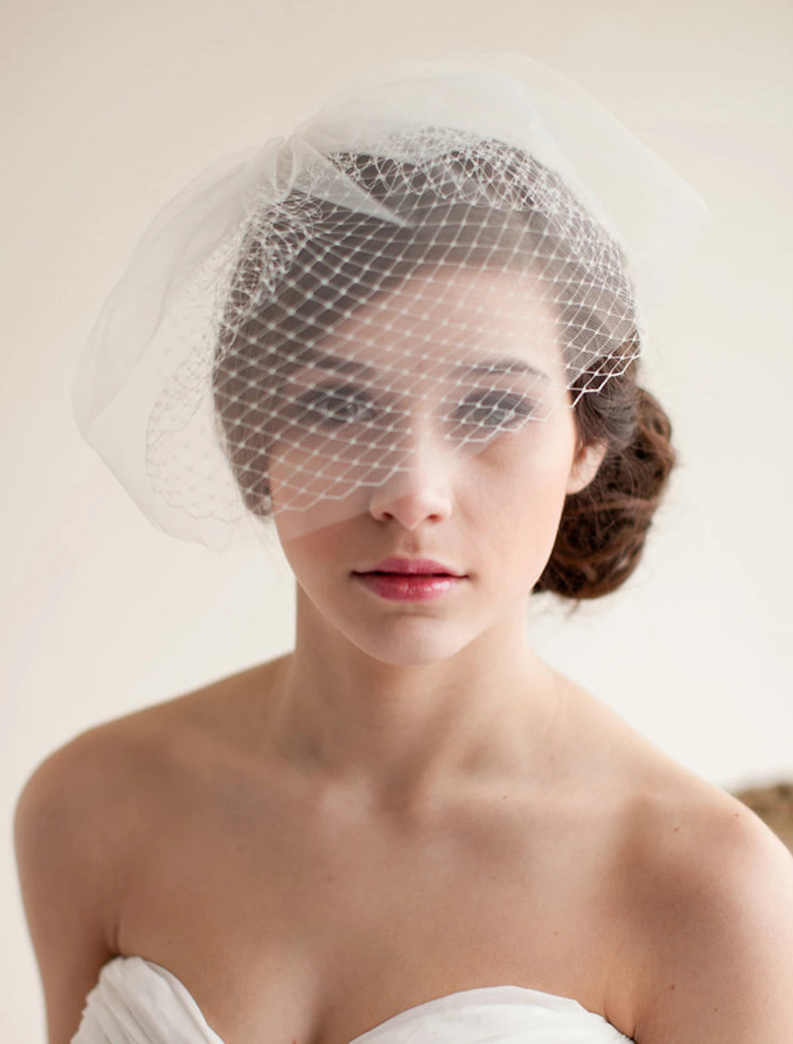 Wholesale Two-tier Vintage Style / Classic Style / Birthday Wedding Veil Blusher Veils / Birdcage Veils with Pure Color Tulle