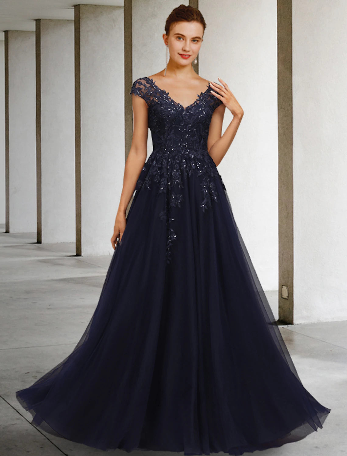 Wholesale  A-Line Mother of the Bride Dress Vintage Elegant V Neck Floor Length Tulle Sequined Cap Sleeve with Sequin Appliques