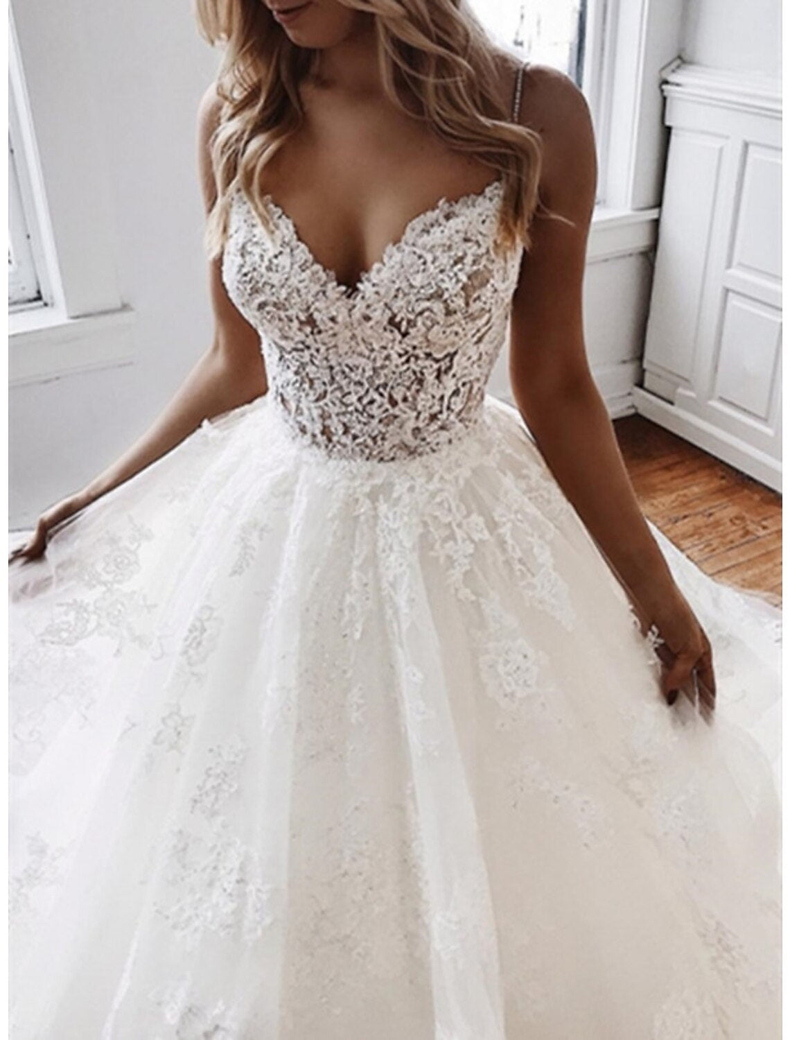 Wholesale Engagement Formal Wedding Dresses Ball Gown Sweetheart Camisole Spaghetti Strap Chapel Train Lace Bridal Gowns With Appliques