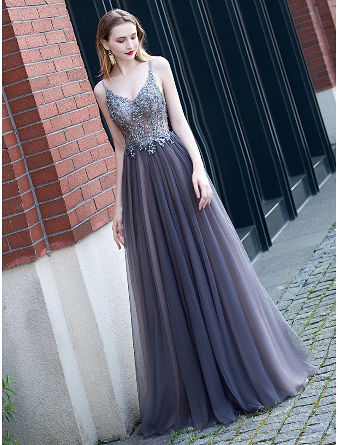 Wholesale  A-Line Minimalist Elegant Party Wear Prom Dress V Neck Sleeveless Floor Length Tulle with Pleats Appliques
