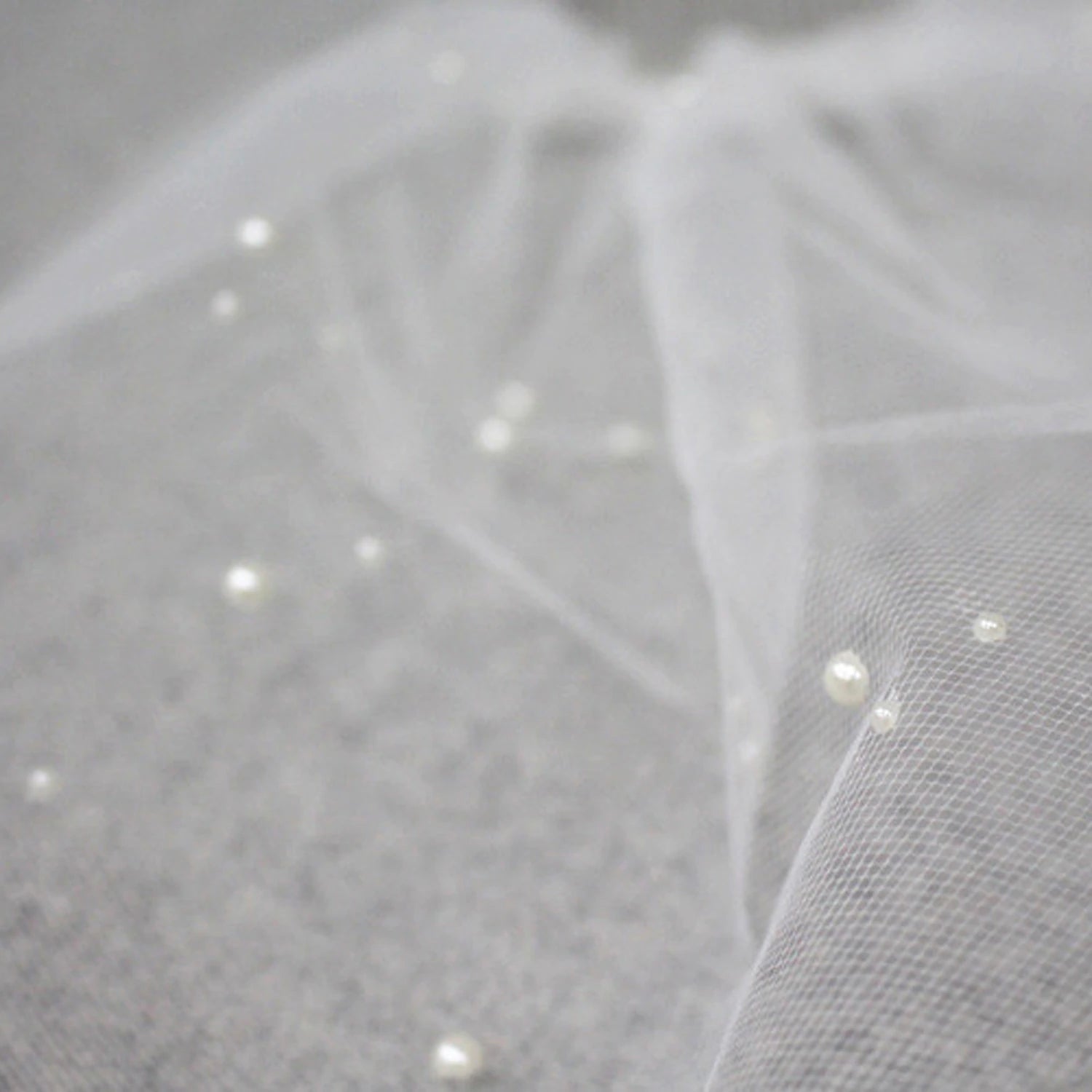 Wholesale One-tier Cut Edge Wedding Veil Blusher Veils / Veils for Short Hair / Birdcage Veils with Pearl Tulle
