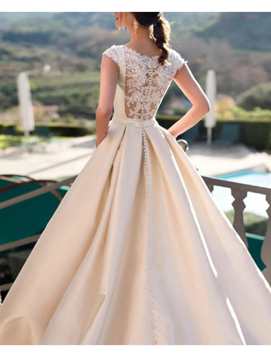 Wholesale Hall Royal Style Wedding Dresses A-Line Scoop Neck Sleeveless Court Train Satin Bridal Gowns With Pearls Appliques