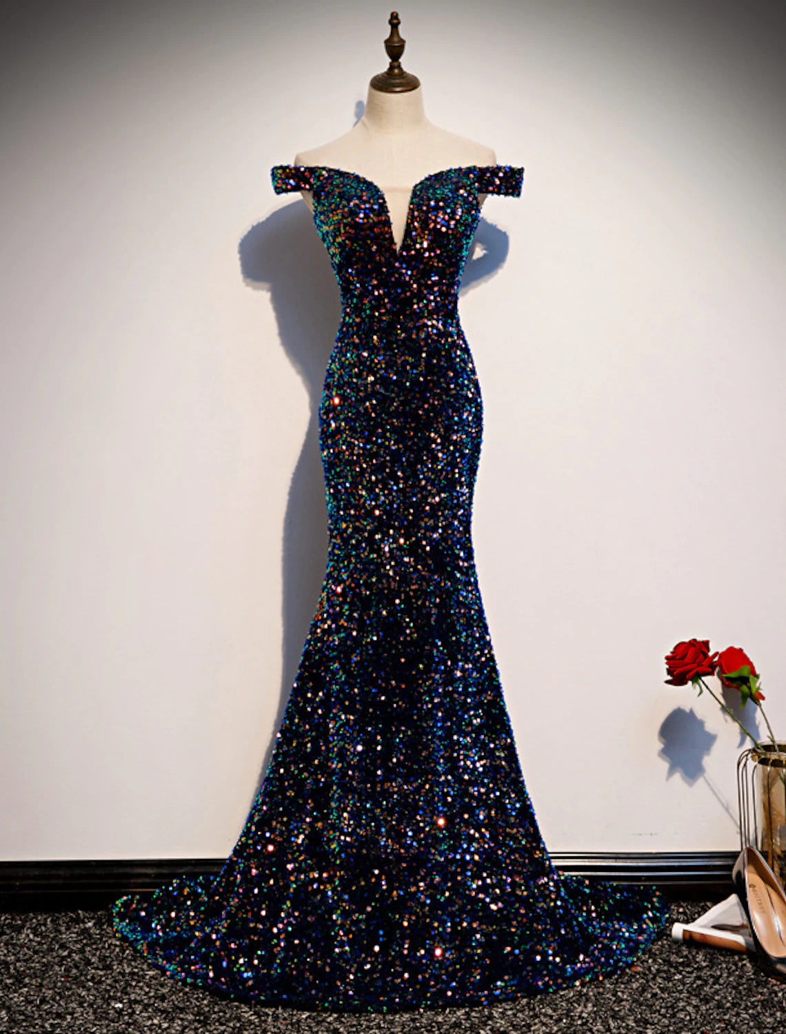 Wholesale  Mermaid / Trumpet Mother of the Bride Dress Wedding Guest Elegant Sparkle & Shine Off Shoulder Sweep / Brush Train Sequined Cap Sleeve with Solid