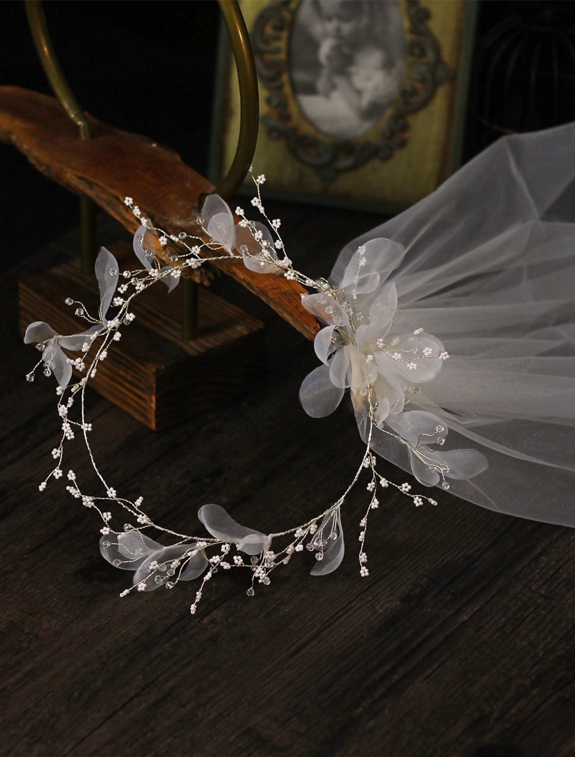 Wholesale One-tier Flower Style / Floral Wedding Veil Shoulder Veils with Pendant / Solid Tulle / Classic