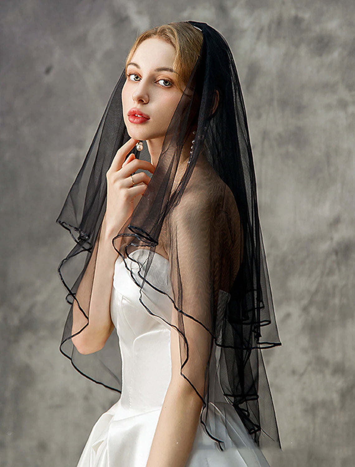 Wholesale Two-tier Stylish / Classic & Timeless Wedding Veil Elbow Veils with Flower Comb / Pure Color Tulle