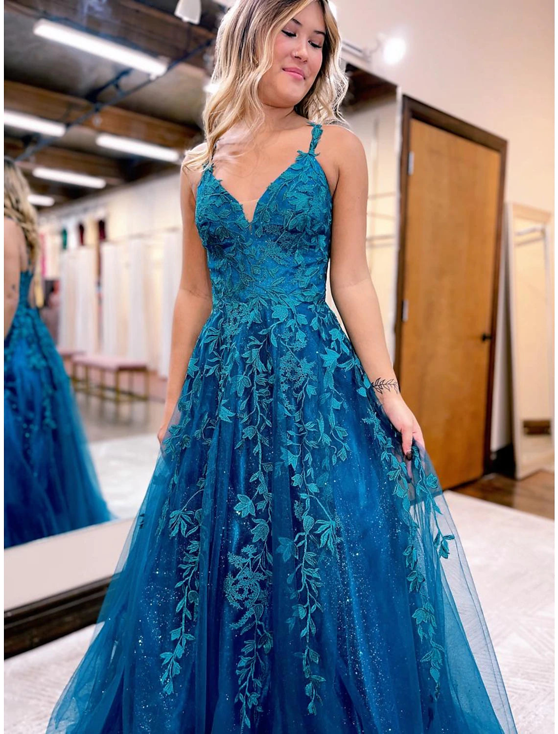 Wholesale  Ball Gown A-Line Prom Dresses Sparkle & Shine Dress Formal Wedding Party Floor Length Sleeveless V Neck Tulle Backless with Glitter Appliques
