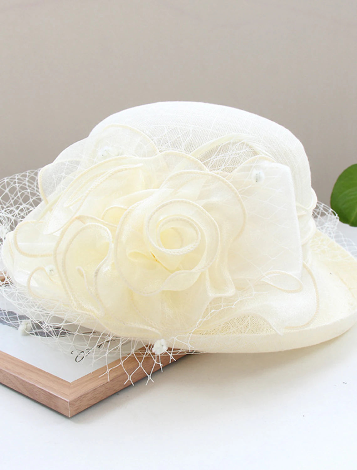 Wholesale Hats Headwear Polyester Organza Bucket Hat Straw Hat Sun Hat Casual Holiday Luxury Elegant With Feather Floral Headpiece Headwear