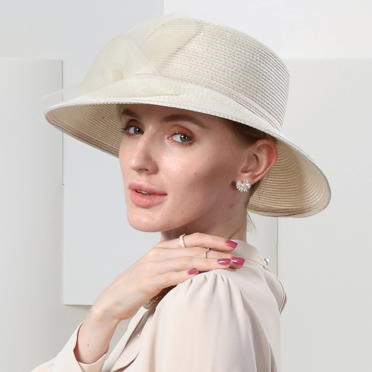 Wholesale Hats Net Fiber Straw Hat Sun Hat Cloche Hat Casual Tea Party Elegant Wedding With Bowknot Lace Side Headpiece Headwear