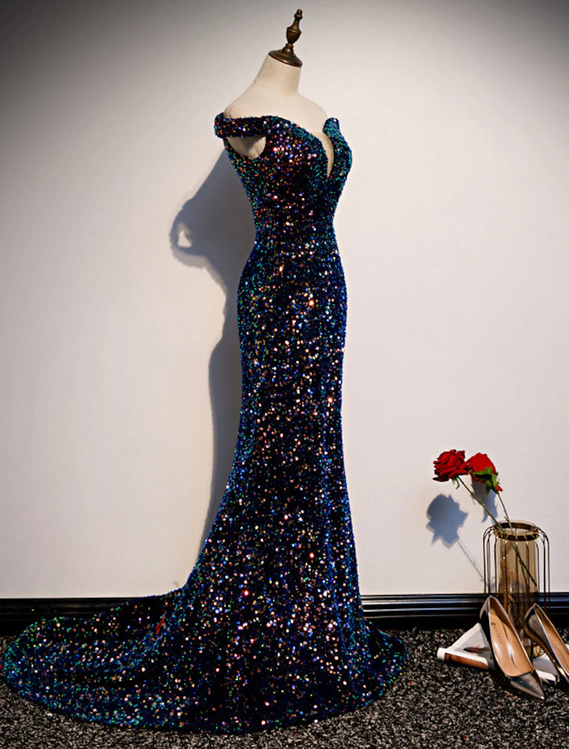 Wholesale  Mermaid / Trumpet Mother of the Bride Dress Wedding Guest Elegant Sparkle & Shine Off Shoulder Sweep / Brush Train Sequined Cap Sleeve with Solid