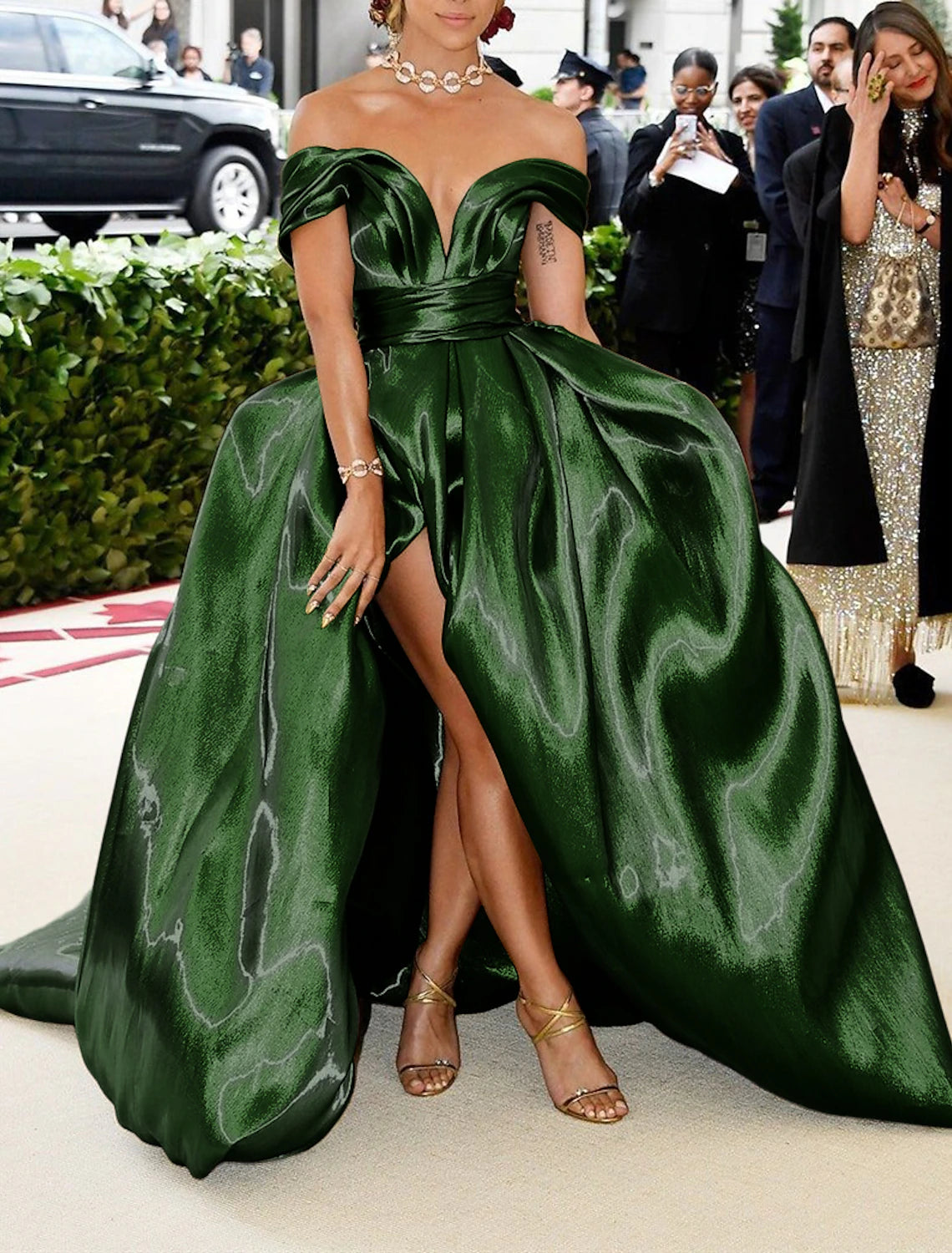 Wholesale A-Line Evening Gown Celebrity Style Dress Carnival Christmas Red Green Dress Floor Length Sleeveless Off Shoulder Satin with Ruched