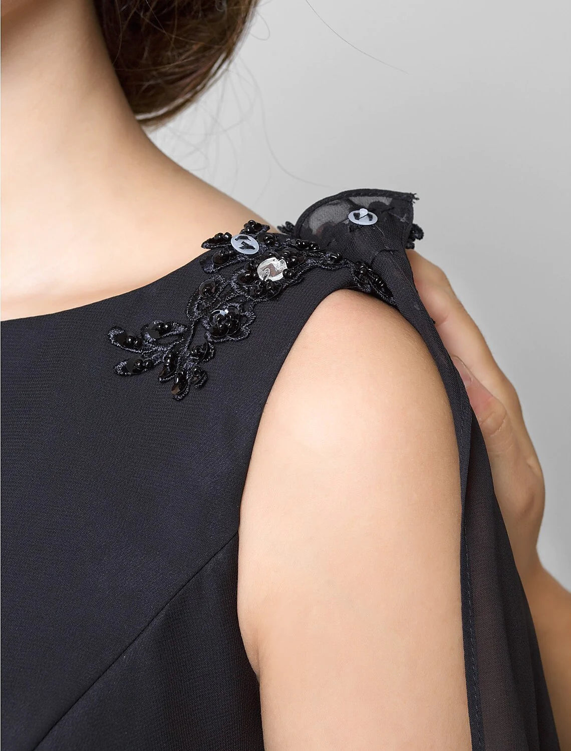 Wholesale Sheath / Column Mother of the Bride Dress Wrap Included Bateau Neck Knee Length Chiffon Sleeveless yes with Crystals