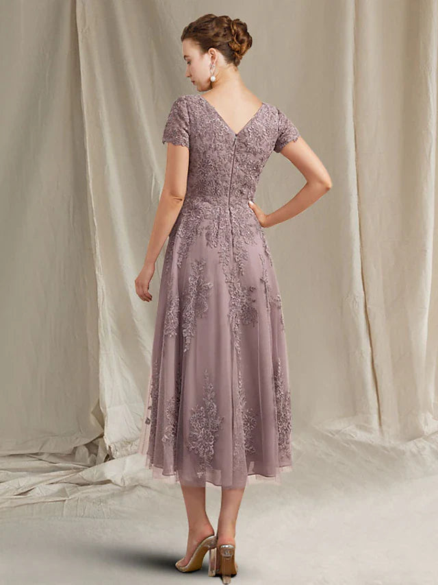 Wholesale A-Line Mother of the Bride Dress Elegant Jewel Neck Tea Length Lace Tulle Short Sleeve with Appliques