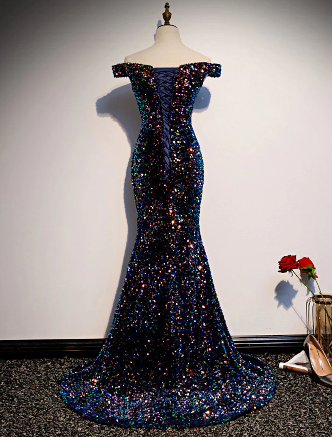 Wholesale  Mermaid / Trumpet Mother of the Bride Dress Wedding Guest Elegant Sparkle & Shine Off Shoulder Sweep / Brush Train Sequined Cap Sleeve with Solid