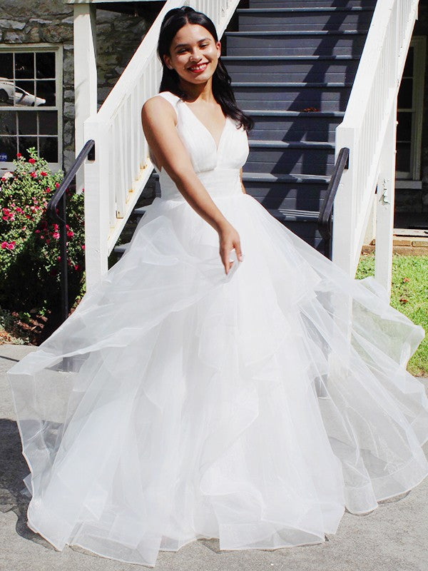 Wholesale Ball Gown Organza Ruffles V-neck Sleeveless Floor-Length Wedding Dresses