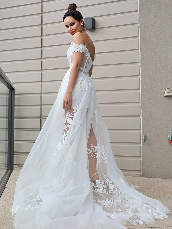 Wholesale A-Line/Princess Tulle Applique Off-the-Shoulder Sleeveless Sweep/Brush Train Wedding Dresses