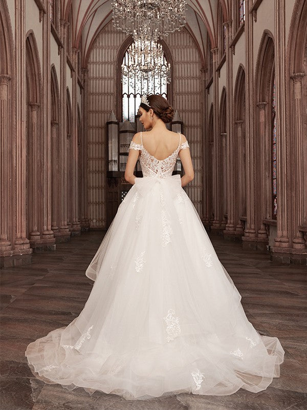 Wholesale A-Line/Princess Tulle Applique Sweetheart Sleeveless Sweep/Brush Train Wedding Dresses