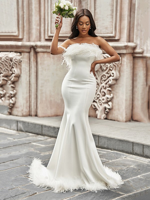 Wholesale Trumpet/Mermaid Strapless Stretch Crepe Feathers/Fur Sleeveless Sweep/Brush Train Wedding Dresses