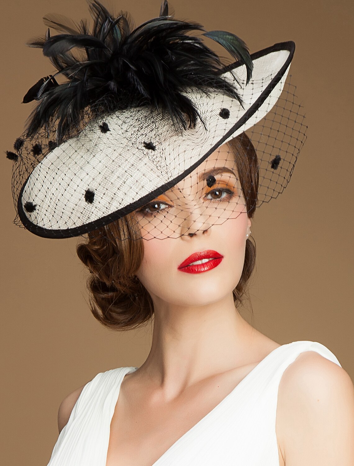 Wholesale Headbands Fascinators Kentucky Derby Hat 100% Linen Bucket Hat Saucer Hat Special Occasion Party / Evening Cocktail Royal Astcot With Feather Headpiece Headwear