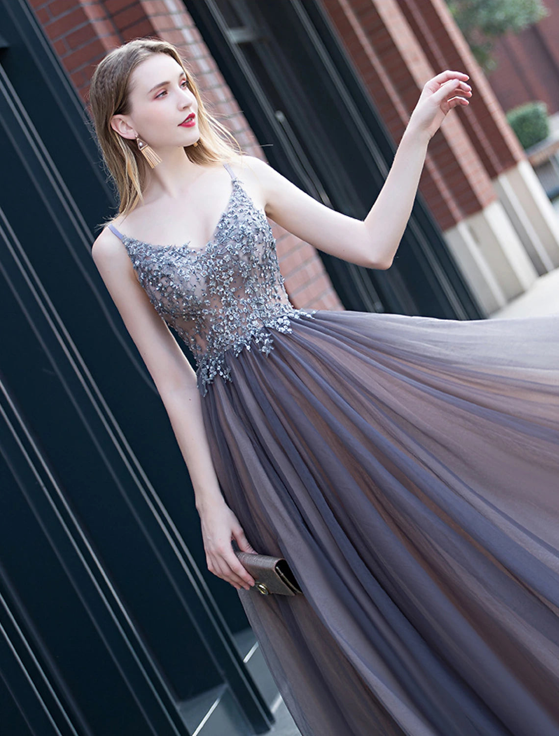 Wholesale  A-Line Minimalist Elegant Party Wear Prom Dress V Neck Sleeveless Floor Length Tulle with Pleats Appliques