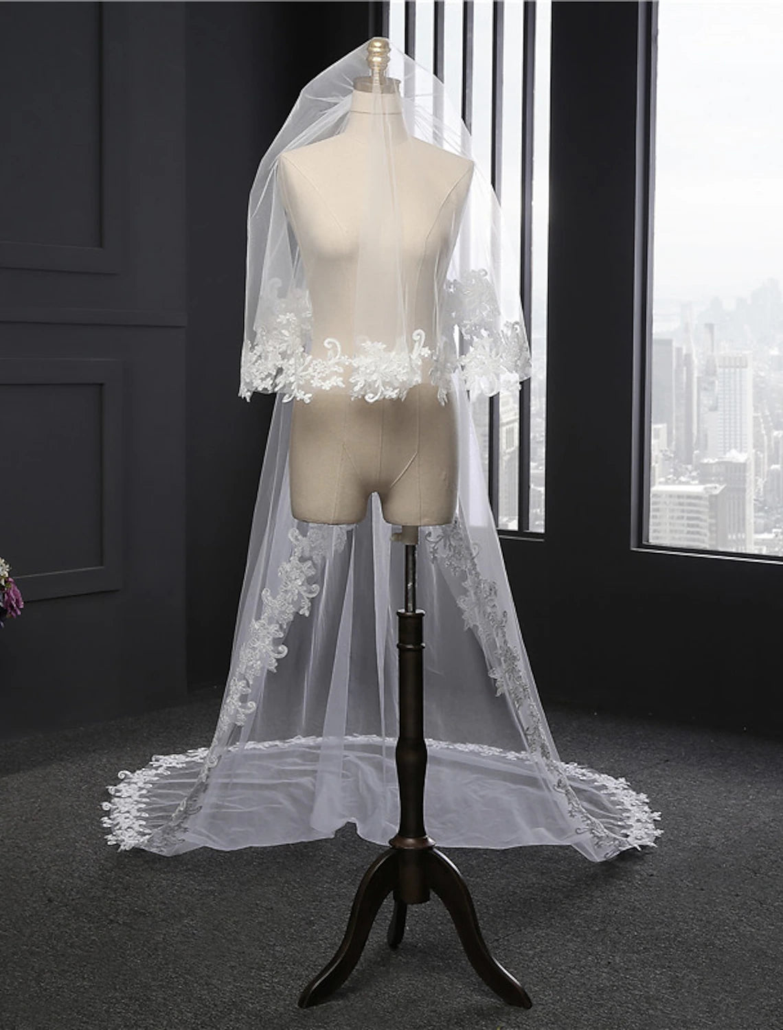 Wholesale Two-tier Lace Wedding Veil Cathedral Veils with Appliques 118.11 in (300cm) Tulle