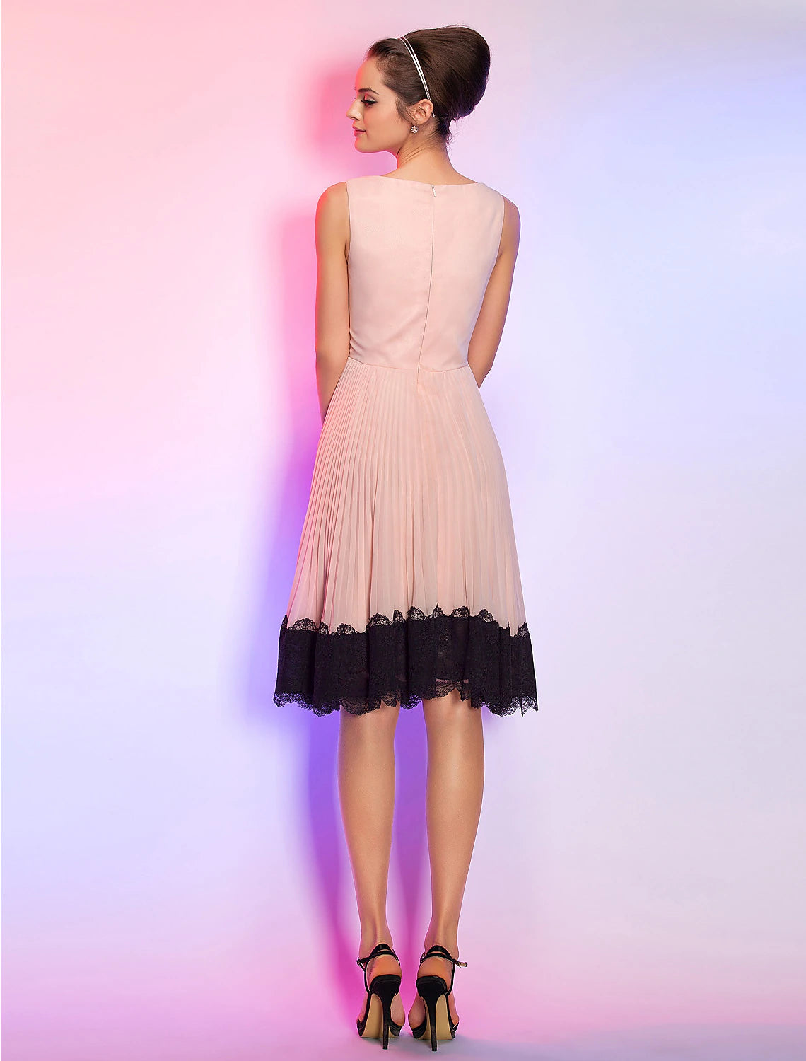 Wholesale A-Line Vintage Dress Homecoming Graduation Knee Length Sleeveless Boat Neck Pink Dress Chiffon with Lace
